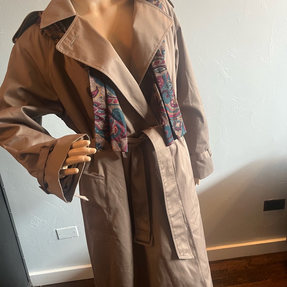 Gallo Tan Trench Coat With Detachable Lining. Size 12